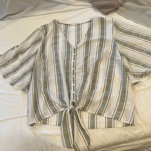 Wantable Lush Women’s button down tie front Blouse with short flowy sleeves